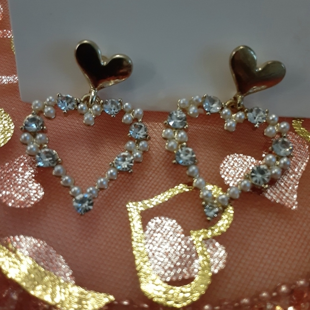 Crystal & Pearl Heart Dangle Drop Earrings Love Valentine New - Picture 4 of 5